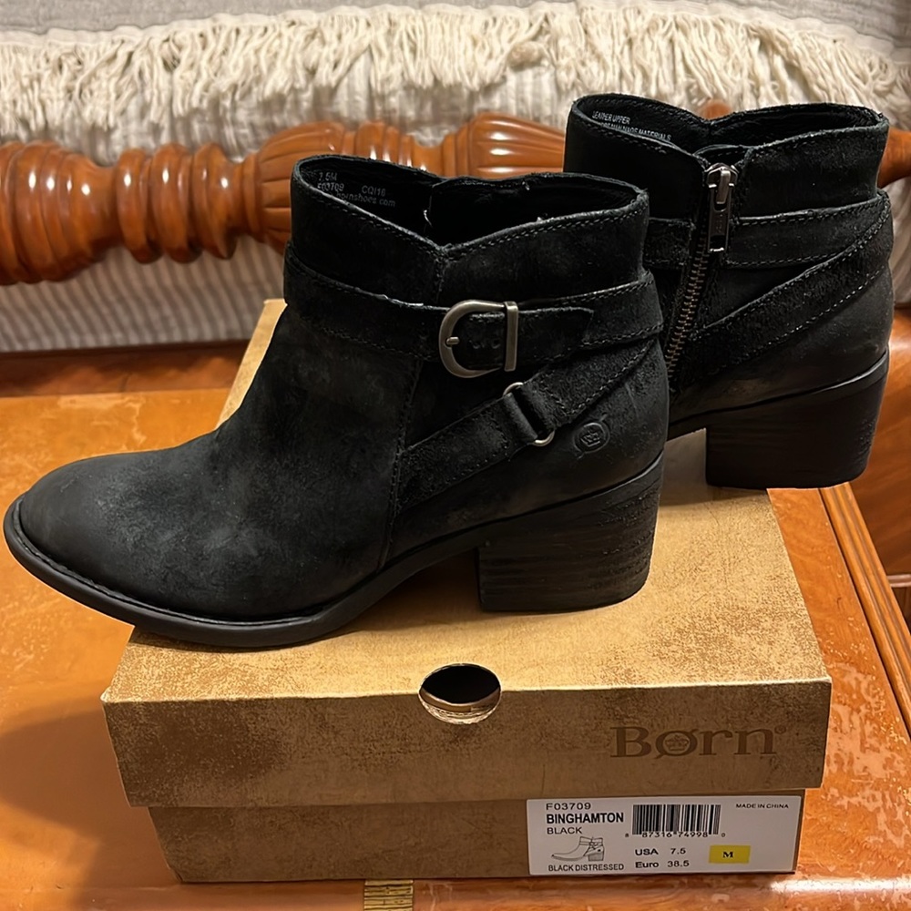 Born Binghamton Black Distressed Leather Suede Ankle Boots Size 7.5M - Picture 3 of 4